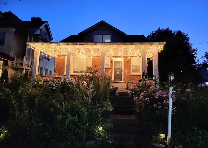 Serene Niagara Guest House